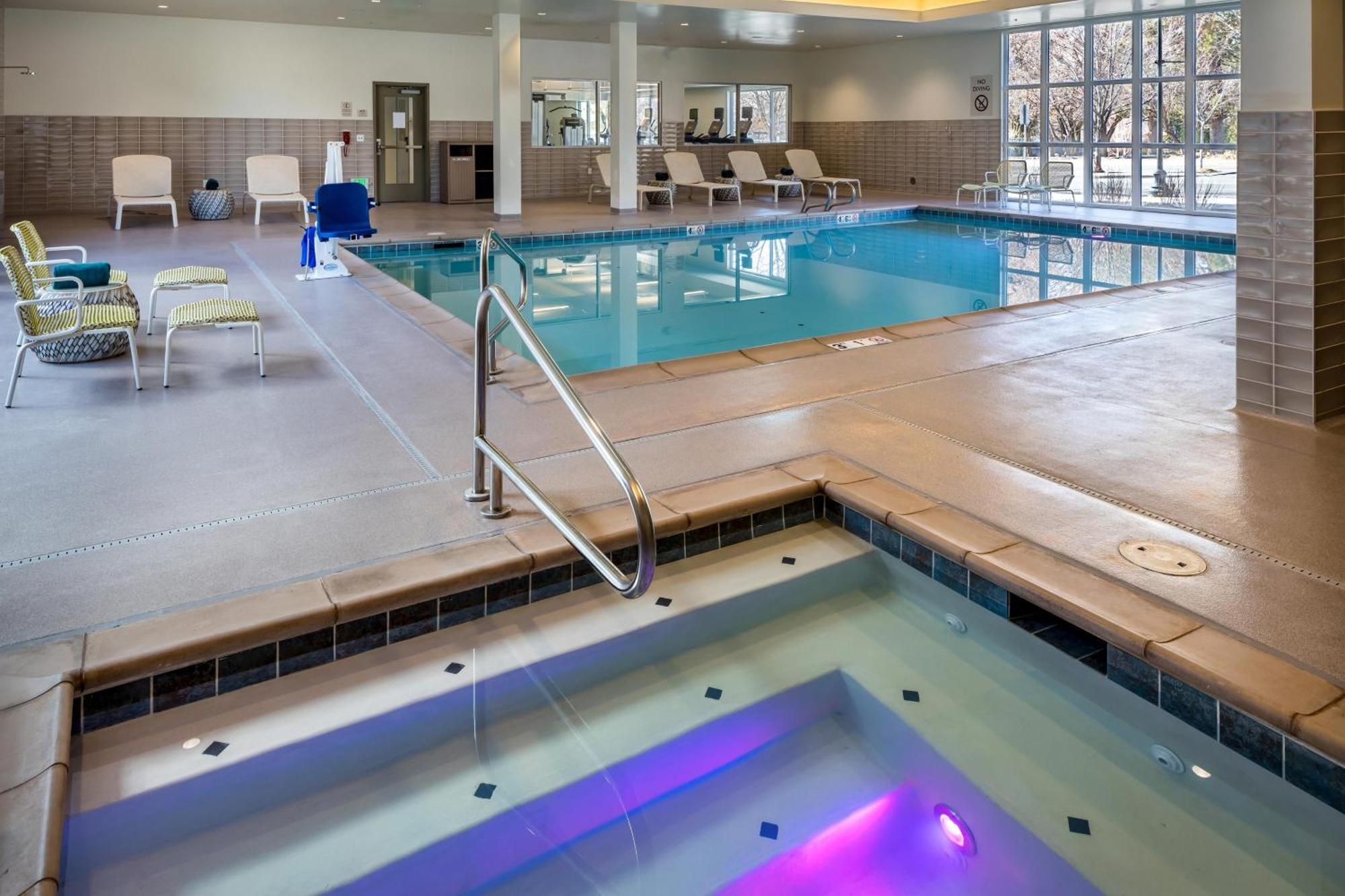 Element Bend Hotel Екстериор снимка