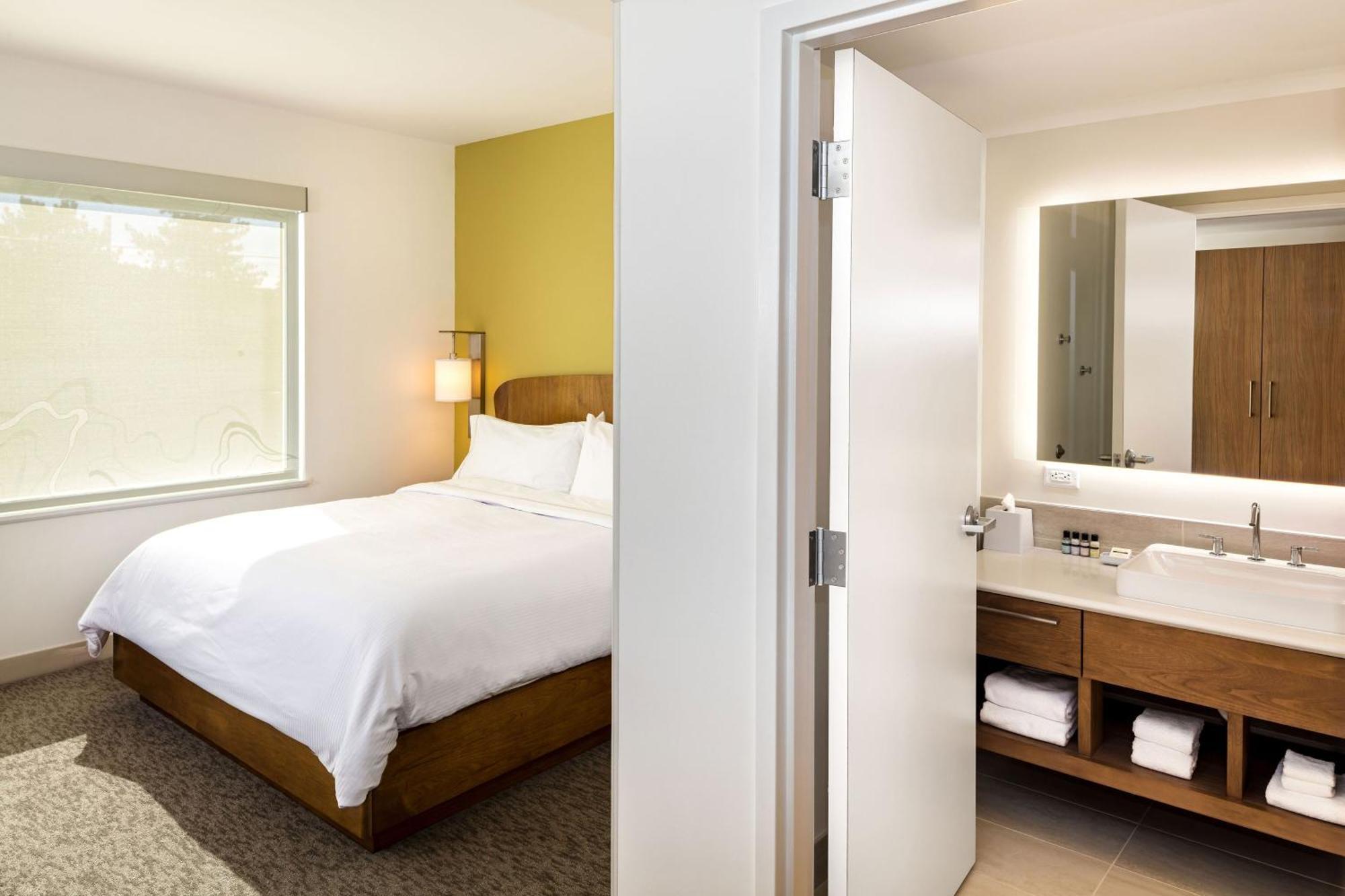 Element Bend Hotel Екстериор снимка